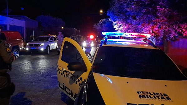 DURANTE A MADRUGADA: Homens arrombam porta de casa e matam vítima de 19 anos no quarto
