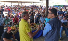 Em Vilhena, deputado Luizinho Goebel e Governador de Rondônia entregam benefícios para atender os pequenos produtores rurais